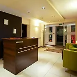 Apartahotel La Petite & 3*