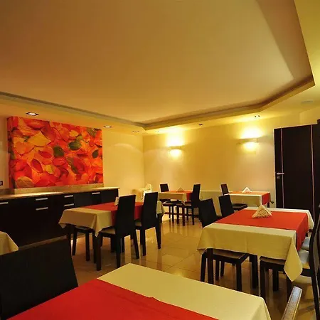 La Petite & Aparthotel 3*