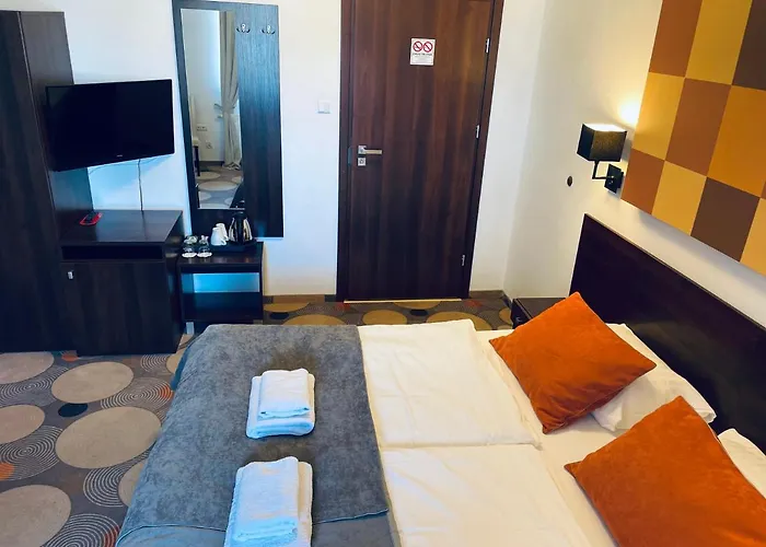 Aparthotel La Petite & 3*