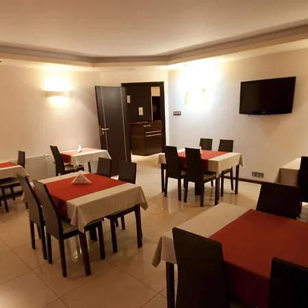 Apartmanhotel La Petite & 3*