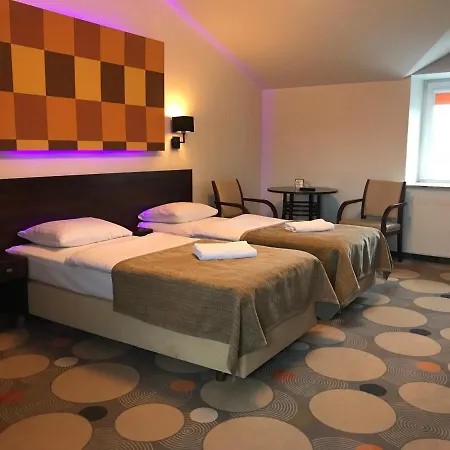La Petite 3*